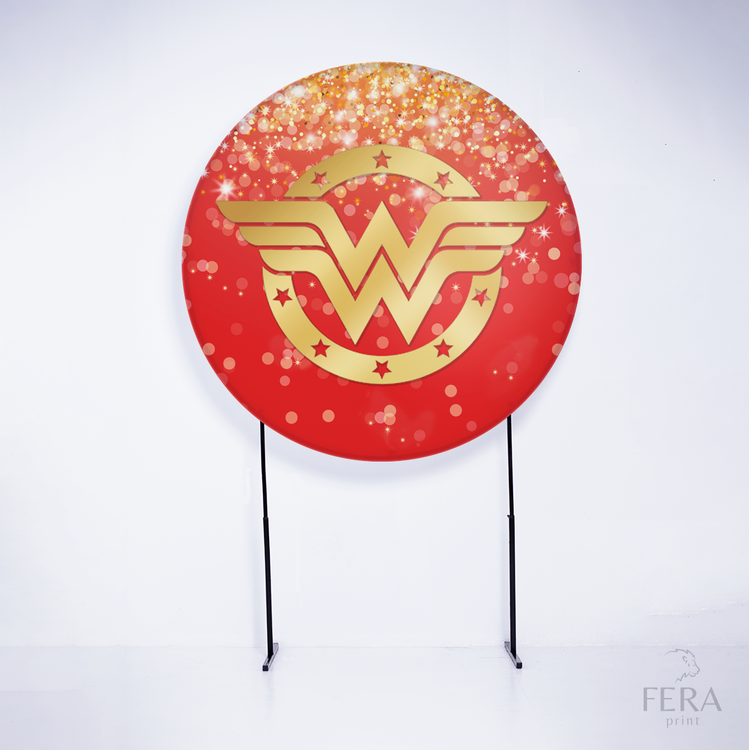 Painel Redondo Heroína Maravilha Vermelho e Dourado Sublimado