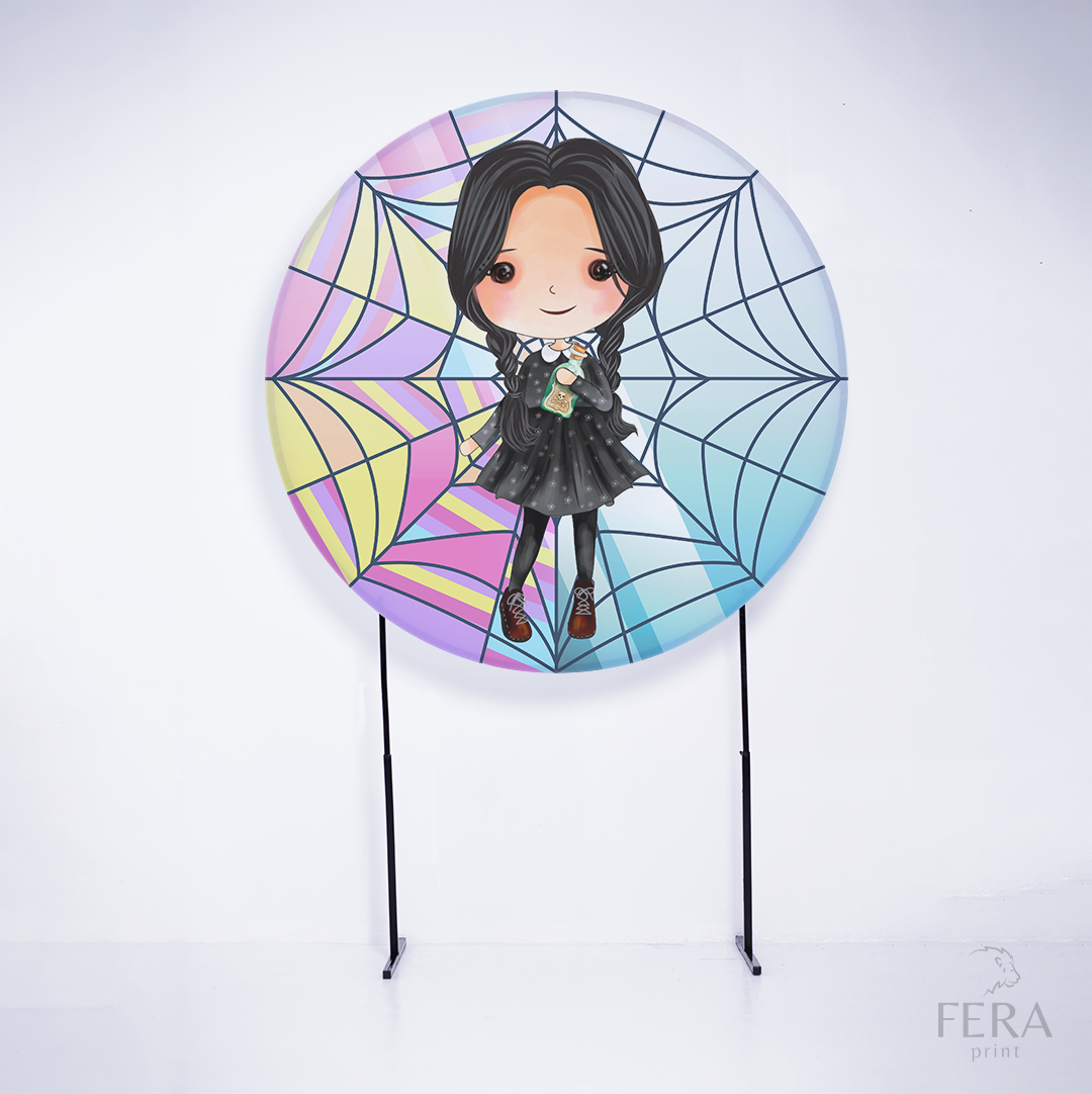 Painel Redondo Menina Addams Cute Janela Sublimado